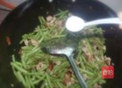 豇豆角炒肉末的做法图解6