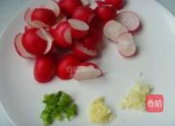 蒜香樱桃萝卜的做法图解1