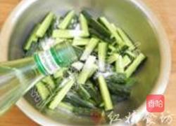 酸辣香脆黄瓜条的做法图解3