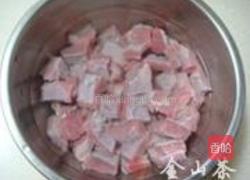 土豆烧牛肉的做法图解1