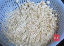 炝拌金针菇的做法图解1