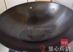 双色南瓜炒白果的做法图解1