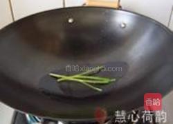 双色南瓜炒白果的做法图解2