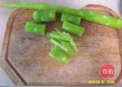 炝拌莴苣条的做法图解2