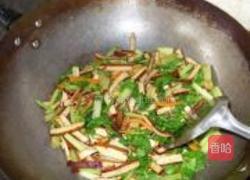 西芹香干小炒的做法图解10