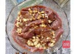 私房葱香煎猪肝的做法图解2