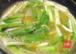 蒜苗炒蛋的做法图解3