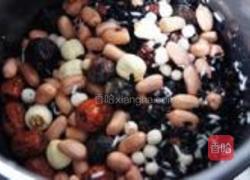 黑米八宝粥的做法图解2