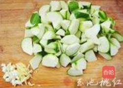 枸杞炒丝瓜的做法图解1