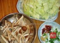 大白菜炒茶树菇的做法图解1