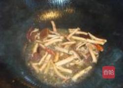 大白菜炒茶树菇的做法图解3