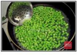 香肠豇豆粒的做法图解6