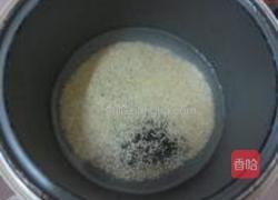 香蕉小米粥的做法图解2