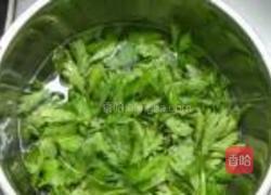 二合面芹菜煎饼的做法图解1