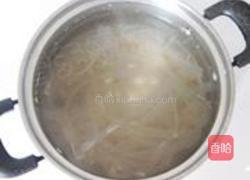 猪肉酸菜炖粉条的做法图解3