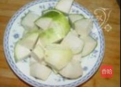 玉米炖鸡爪的做法图解3