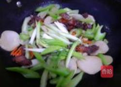 腊肉杏鲍炒西芹的做法图解6