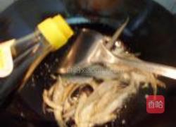 辣味小毛鱼的做法图解5