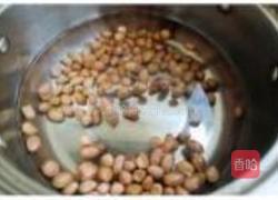 浓香猪蹄花生煲的做法图解1