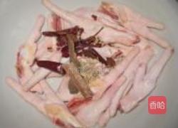 泡椒凤爪的做法图解1