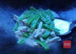 鲜鱿炒荷兰豆的做法图解5