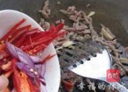 蟹味菇抄牛肉丝的做法图解3