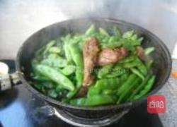 鸭腿炖豆角的做法图解10