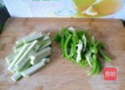 尖椒丝瓜条的做法图解2