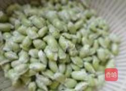 剁椒腌毛豆的做法图解1