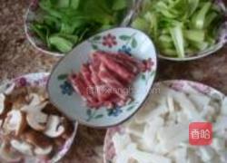 青菜炒年糕的做法图解1