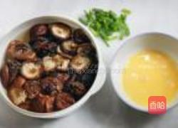 香菇炒蛋的做法图解1