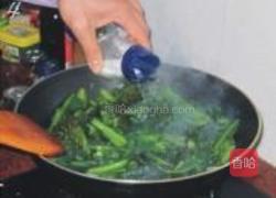 豆豉炒莴笋叶的做法图解4