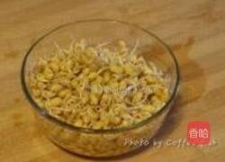 黄豆芽炒猪皮的做法图解2