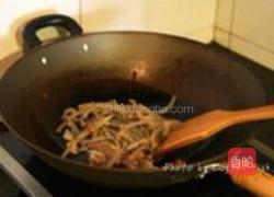 黄豆芽炒猪皮的做法图解6