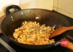 黄豆芽炒猪皮的做法图解7