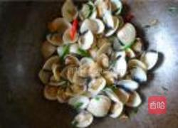 姜葱炒蛤蜊的做法图解4
