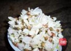 槐花鸡蛋烙的做法图解1