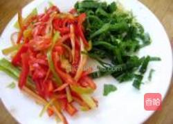 土豆丝炒辣椒丝的做法图解2