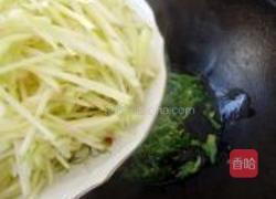 土豆丝炒辣椒丝的做法图解3