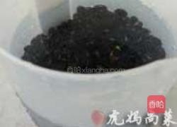黑豆汤的做法图解1