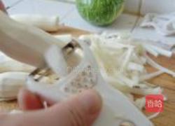 油焖茭白条的做法图解2