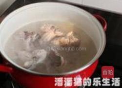 番茄莲藕排骨汤的做法图解2