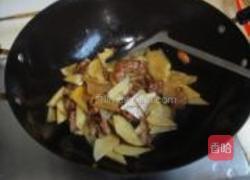 榛蘑土豆片的做法图解4