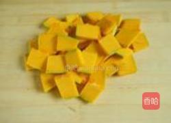 牛奶南瓜浓汤的做法图解1
