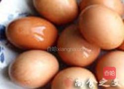 红茶清汤茶叶蛋的做法图解1