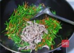 肉丝虫草花炒韭苔的做法图解5