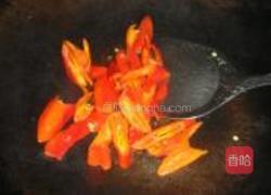 红椒炒黄叶菜的做法图解3