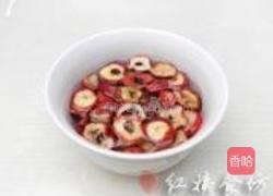 山楂高粱米粥的做法图解1
