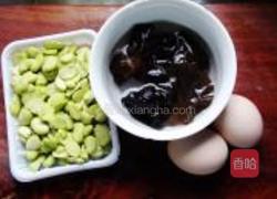 蚕豆木耳炒鸡蛋的做法图解1