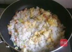 海苔蒜香炒饭的做法图解4